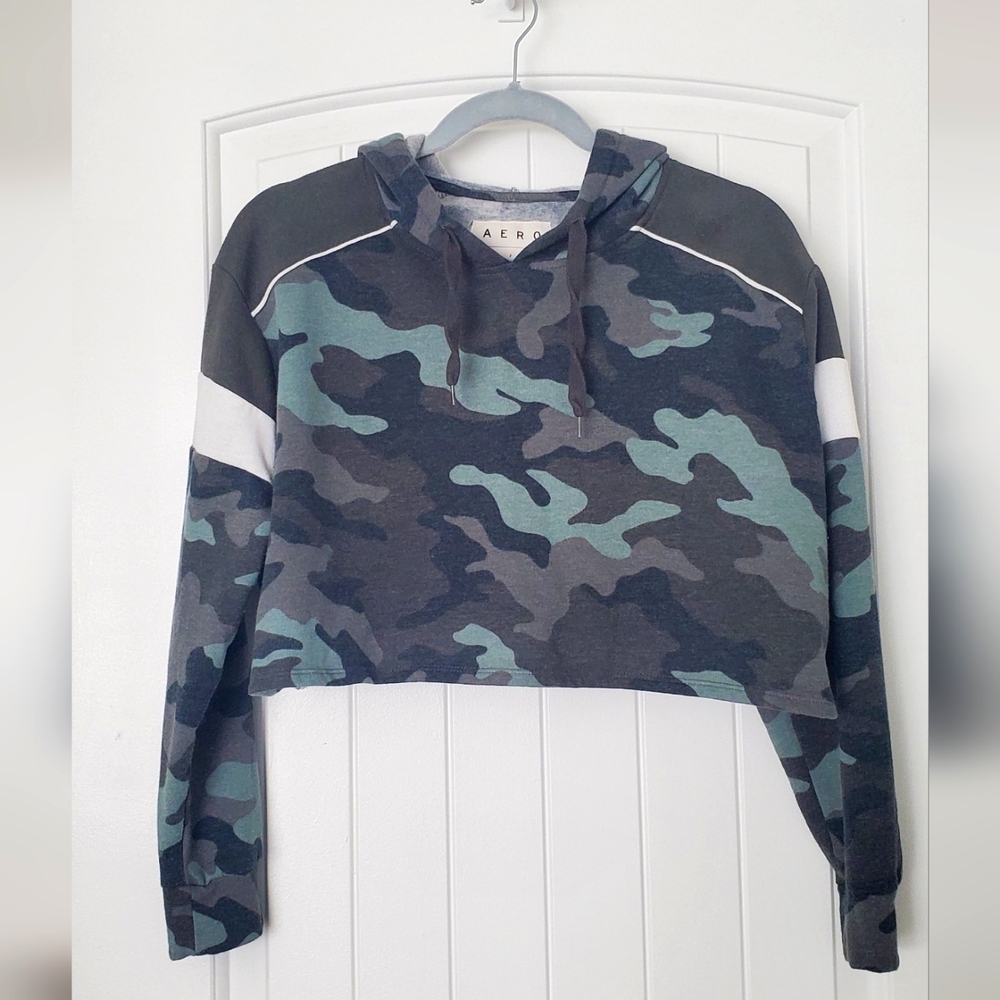 AERO CAMO CROPPED HOODIE SIZE SMALL